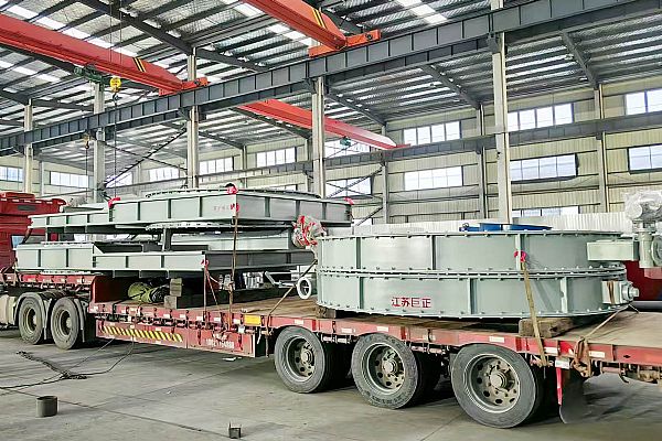 【巨正機(jī)械】一批圓形擋板門設(shè)備待發(fā)貨